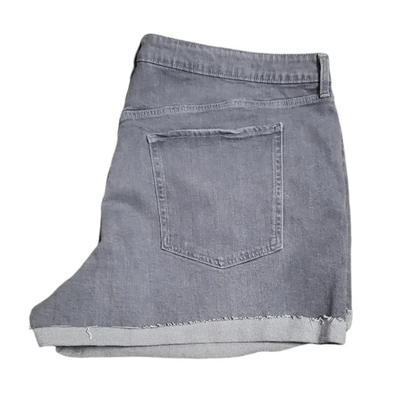 NWOT Old Navy Women's High Rise O.G. Straight Distressed Denim Shorts 26 Plus - Picture 2 of 7